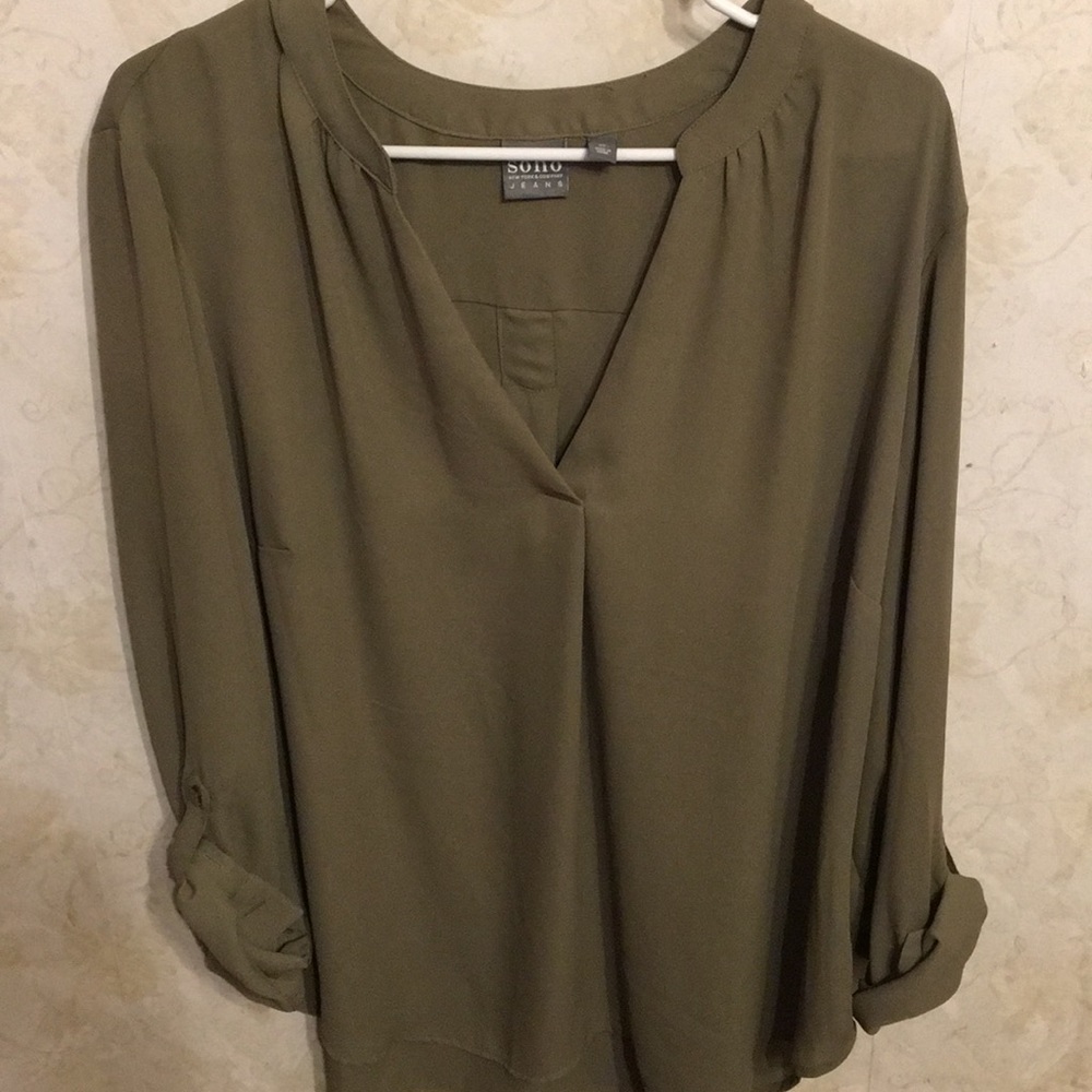New York & co split neck blouse